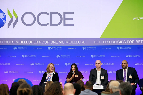 PANEL AVEC iSABELLE JEGOUZO